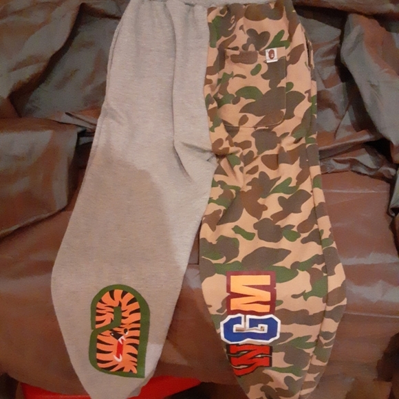 BAPE Camo/Gray Sweatpants Size Small Men's (Fit Big) - Picture 2 of 2